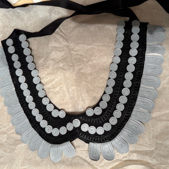 Anne Fontaine Elegant Black and Gray Leather Collar Necklace - Picture 5 of 7
